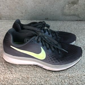 Nike Zoom Pegasus 34 tennis shoes